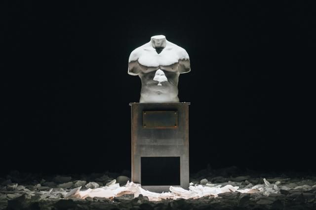 18일 미국 캘리포니아주 로스앤젤레스 넷플릭스 투둠시어터에서 열린 넷플릭스의 첫 인터내셔널 쇼케이스에서 아시아태평양 콘텐츠 총괄인 김민영 부사장은 전 세계 80개국 이상에서 인기 순위 10위 내에 든 피지컬100의 세 번째 시즌 제작이 확정됐다며 시즌3은 처음으로 아시아 전역에서 참가자를 모집할 것이라고 말했다. 사진은 피지컬100 스틸컷. 넷플릭스 제공