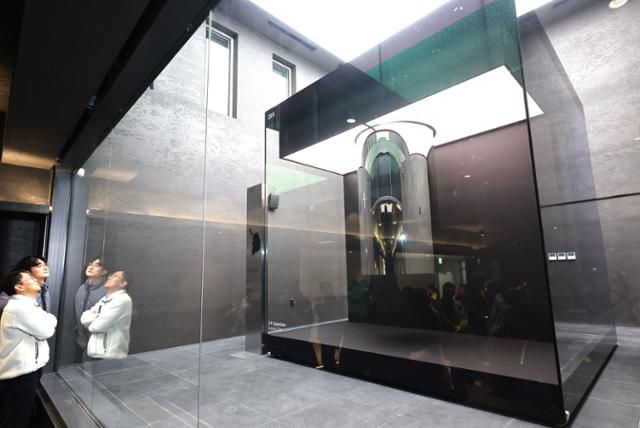 20일 오전 인천 연수구 송도 연세대 국제캠퍼스 양자컴퓨팅센터에서 공개된 국내 최초 상용 수준 양자컴퓨터 'IBM 퀀텀 시스템 원'. 인천=연합뉴스