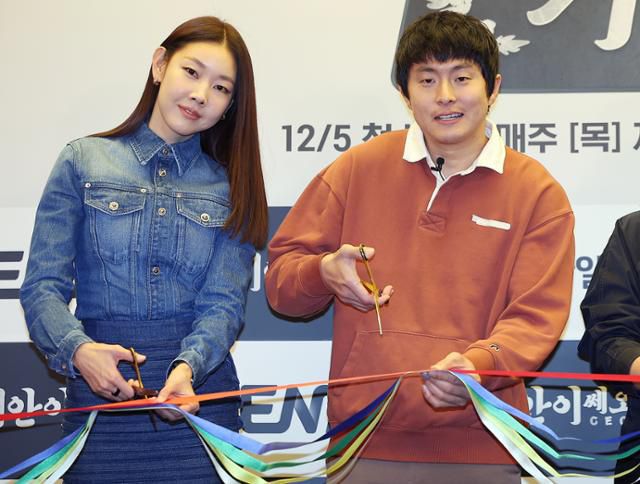 한혜진과 기안84가 5일 오후 서울 마포구 상암 스탠포드호텔에서 열린 ENA·LG유플러스 '기안이쎄오' 제작발표회에 참석해 포즈를 취하고 있다. 뉴스1