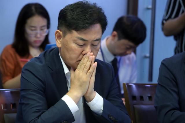 김관영 전북지사가 지난해 8월 17일 오전 서울 여의도 국회 의원회관에서 열린 전북 국회의원 조찬 간담회에서 생각에 잠겨있다. 뉴스1