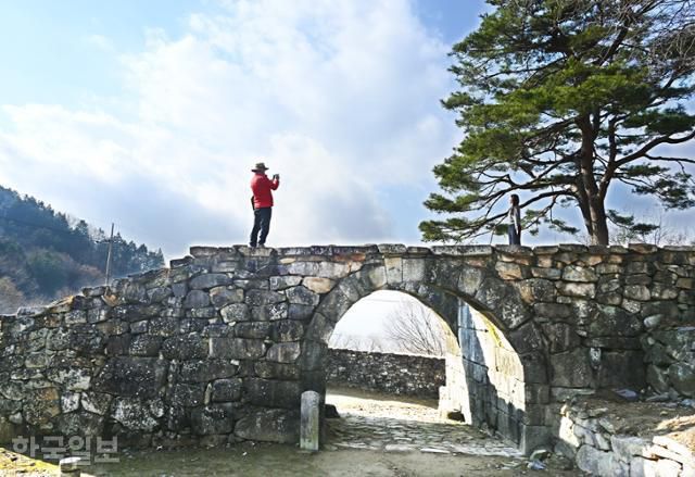 위봉산성은 BTS가 뮤직비디오를 찍은 곳으로 널리 알려져 있다.