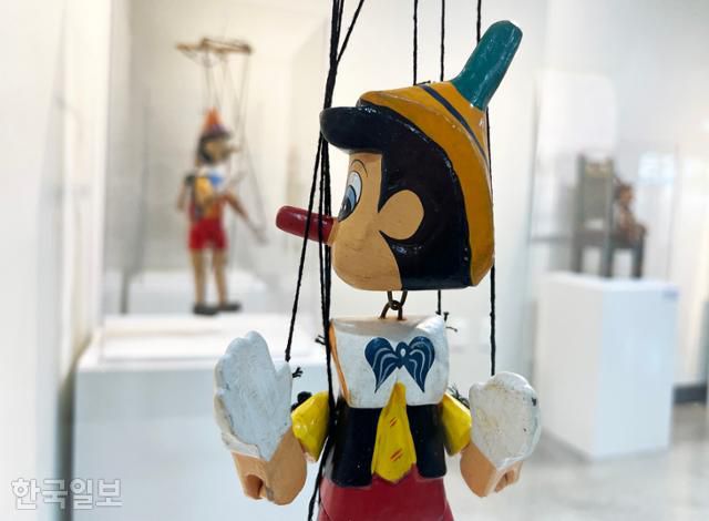 삼례 그림책미술관에서 피노키오 전시가 열리고 있다.