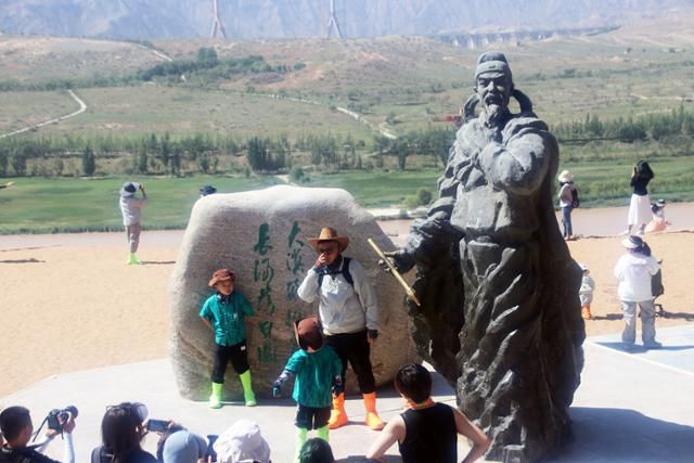 사파두 황하구의 왕유 조각상. ⓒ최종명