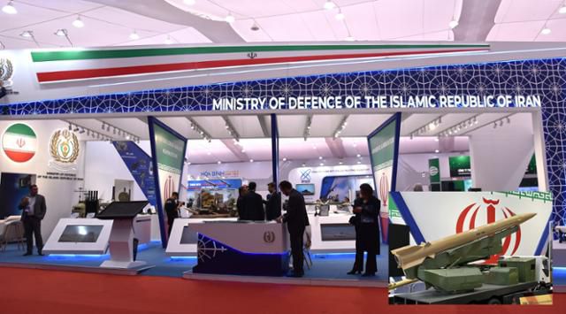 이란 국방부가 19일 베트남 하노이에서 열린 '국제방위엑스포 2024'에서 설치한 부스 전경. 오른쪽 아래는 이란이 이날 공개한 신형 BM-300 지대지 탄도 미사일 모형. 하노이=허경주 특파원