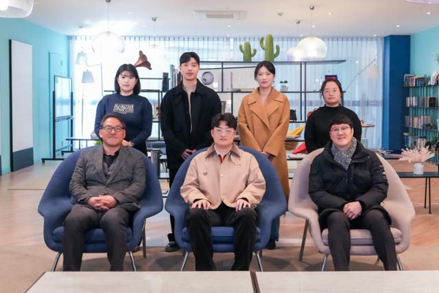 항암제 내성 원인인 암세포의 자가포식을 억제하는 광 반응 화합물을 개발한 UNIST 권태혁(앞줄 맨 왼쪽) 교수와 연구팀. UNIST 제공