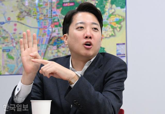 3일 이준석 개혁신당 의원이 국회 의원회관에서 본보와 인터뷰 중이다. 고영권 기자