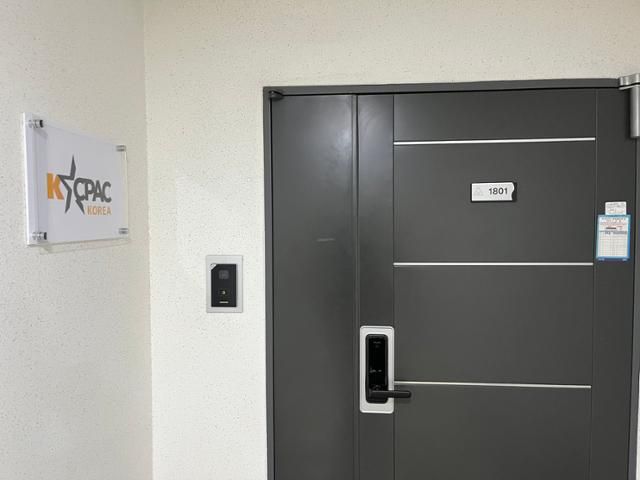 지난 1일 애니 챈 한국보수주의연합(KCPAC) 회장을 인터뷰하기 위해 찾은 서울 종로구 르메이에르타워에 위치한 KCPAC사무실. 애니 챈은 인터뷰에 응하면서도 사진 촬영은 극구 거부했다. 해당 사무실은 한미동맹USA재단 사무실이기도 하다. 구현모 기자