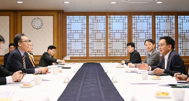 최상목 대통령 권한대행 부총리 겸 기획재정부 장관이 14일 정부서울청사에서 대외경제현안간담회를 주재하고 있다. 기획재정부