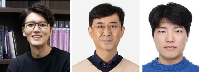 미세먼지 전구물질 3종을 동시에 제거할 수 있는 촉매를 공동 개발한 조승호(왼쪽부터) 울산과학기술원신소재공학과 교수팀, 김홍대 한국생산기술연구원 박사, 김광영 한국에너지기술연구원 박사. UNIST제공