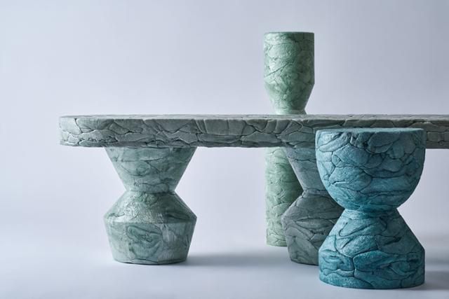 '위플러스'가 일본 도쿄에서 수거된 폐스티로폼으로 만든 테이블과 스툴. ⓒMasayuki Hayashi