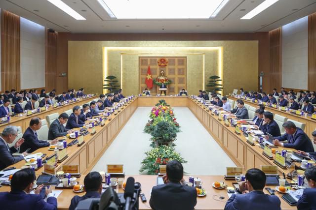 지난 4일 베트남 하노이에서 열린 팜민찐 베트남 총리와 현지 진출 한국 기업인 간담회에서 참석자들이 발언하고 있다. 코참 제공