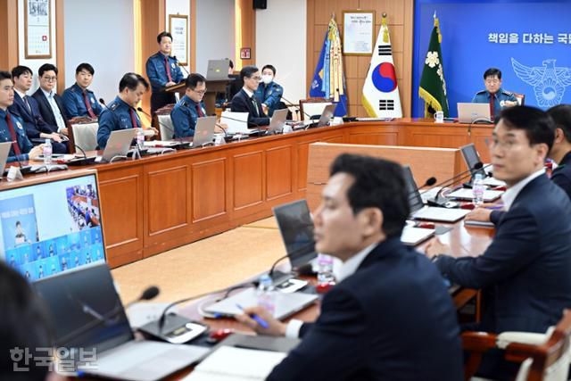 14일 서울 서대문구 경찰청에서 이호영 경찰청장 직무대행 주재로 '탄핵 선고 대비 상황점검회의'가 진행되고 있다. 박시몬 기자