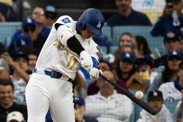 LA 다저스 오타니 쇼헤이가 디트로이트와 홈 경기에서 7회 솔로 홈런을 때리고 있다. 로스앤젤레스=AP 연합뉴스