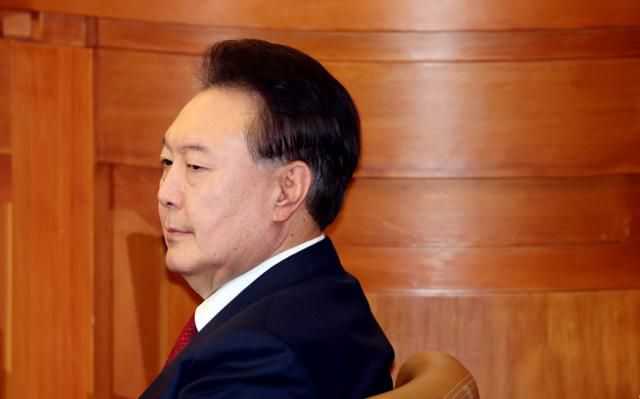 윤석열 전 대통령이 지난 2월 서울 종로구 헌법재판소에서 열린 탄핵심판 10차 변론에 출석해 있다. 뉴스1