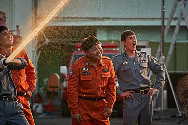 영화 '소방관'은 관람료 수익 일부를 소방관을 위해 기부(5억 원)하며 영화에 대한 비호감을 호감으로 바꿨다. 바이포엠스튜디오 제공