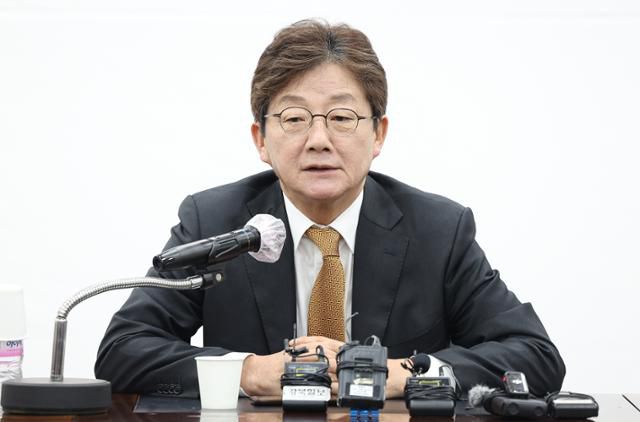 유승민 전 국민의힘 의원이 11일 대구 수성구 국민의힘 대구시당에서 열린 기자간담회에서 발언하고 있다. 연합뉴스