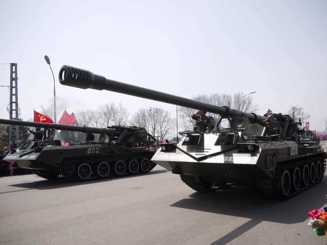 러시아로 이동 중인 북한의 170mm 곡산 자주포 ⓒmilitarnyi
