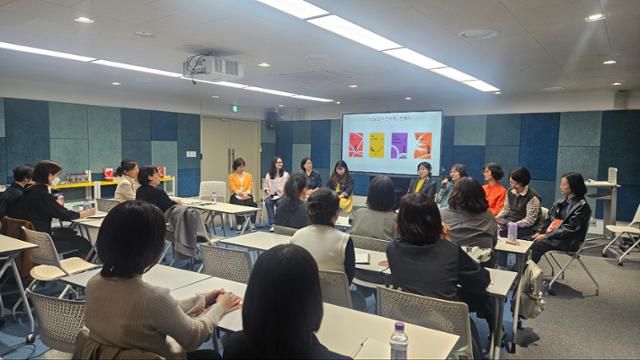 다움북클럽 편집위원들이 15일 서울 마포구 마포출판문화진흥센터에서 '오늘의 어린이책4' 출간 기념 북토크를 열고 있다. 다움북클럽 제공