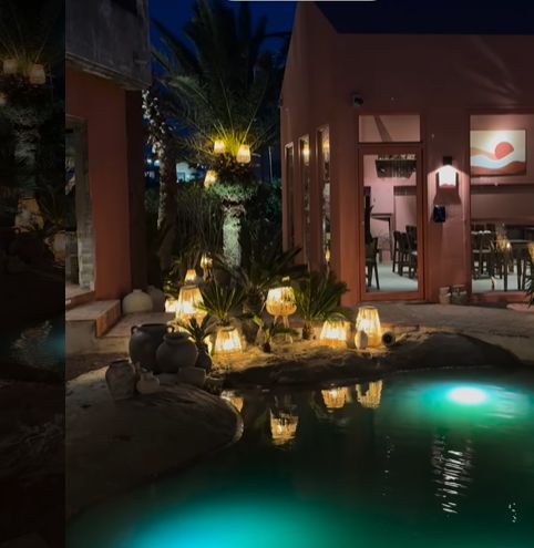 이동건 카페 공식 SNS를 통해 공개된 사진.