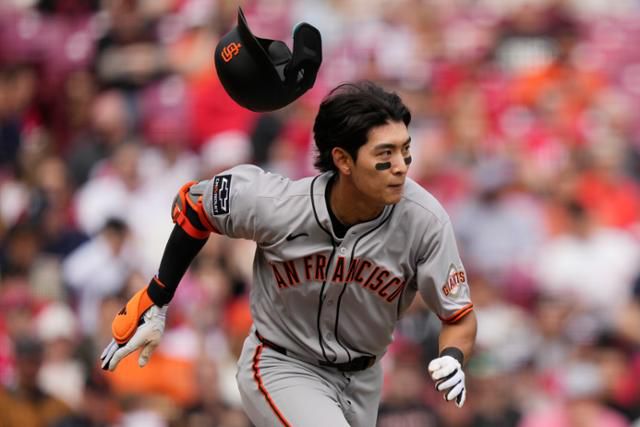 샌프란시스코 이정후가 지난달 31일(한국시간) 미국 오하이오주 신시내티 그레이트 아메리칸 볼파크에서 열린 2025 메이저리그 신시내티와 경기에서 8회초 내야 안타를 친 후 1루로 달리고 있다. 신시내티=AP 뉴시스