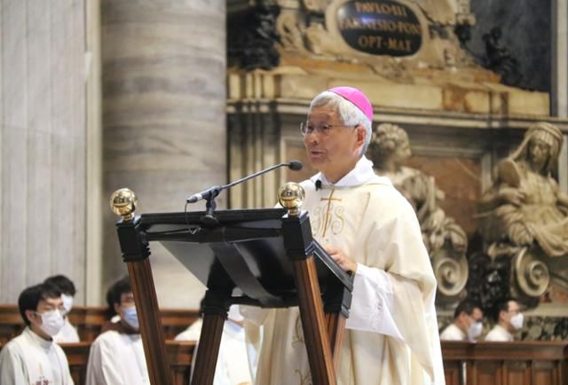 유흥식 대주교가 2021년 8월 바티칸시국 성베드로 대성전에서 봉헌된 성김대건 안드레아 신부 탄생 200주년 기념 미사에서 강론하는 모습. 연합뉴스