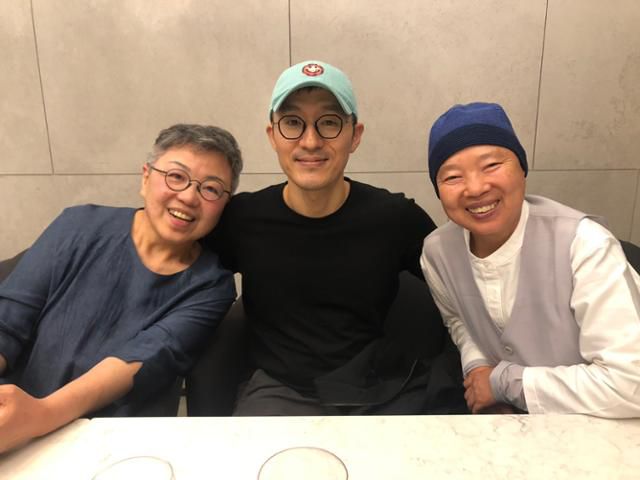 강민구 셰프는 한식을 잘 알고, 잘 할 수 있다고 생각했는데 레스토랑을 막상 하려니까 막막했다며 그때 한식을 가르쳐주신 게 조희숙 셰프와 정관 스님이라고 말했다. 강민구 제공