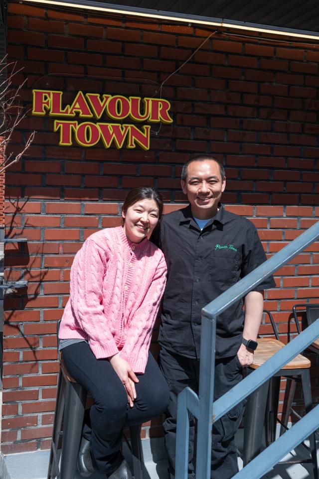 '플레이버타운'은 동료이자 부부인 김정숙(왼쪽), 이태규 셰프가 함께 운영하는 홍콩식 중식당이다. 두 사람은 호주 시드니에서 한식당을 운영하다, 일 마치고 차이나타운에서 먹던 중식의 맛에 매료돼 홍콩으로 건너가 본격적으로 중식을 배웠다.