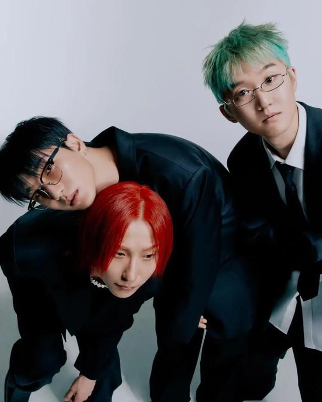 밴드 웨이브 투 어스. 웨이비 제공