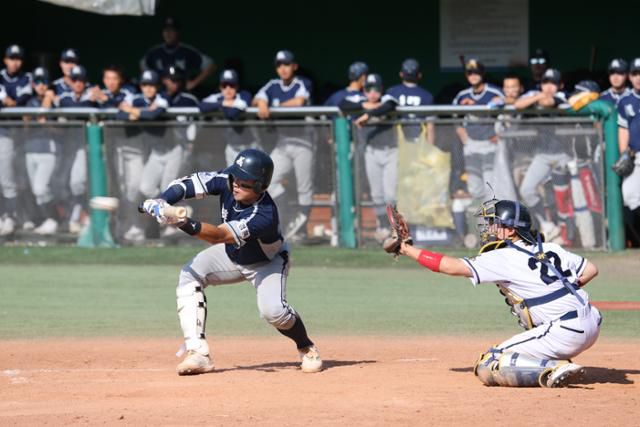 4회 보내기 번트 장면 의성고. 경주=박상은 기자