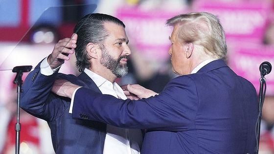 도널트 트럼프(오른쪽) 미국 대통령과 그의 장남인 트럼프 주니어. AP연합뉴스