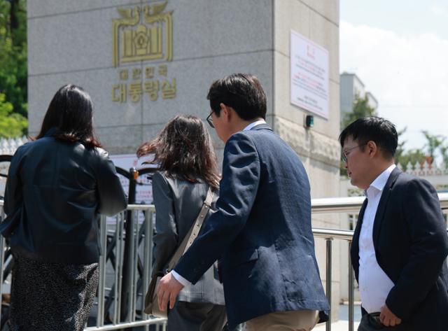 이른바 '순직 해병 수사 외압 사건' 관련 고위공직자범죄수사처 검사와 수사관들이 7일 서울 대통령 비서실 압수수색을 시도하고 있다. 왕태석 선임기자