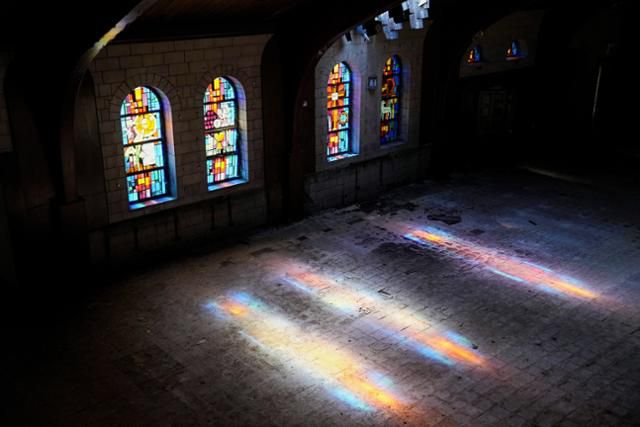 레오 14세 교황이 어린 시절 다녔던 미국 일리노이주 시카고에 위치한 세인트 메리 교구의 내부 모습. 시카고=로이터 연합뉴스