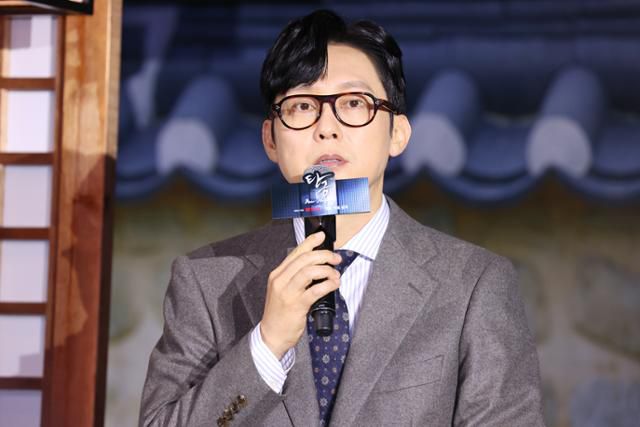 배우 박병은이 13일 서울 구로구 라마다호텔에서 열린 넷플릭스 시리즈 '탄금' 제작발표회에서 인사말을 하고 있다. 연합뉴스