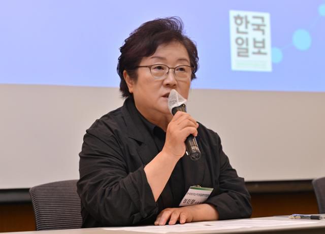 12일 서울 여의도 FKI타워에서 열린 '혁신신약 시대, 치료 기회 확대를 위한 정책 방향 포럼'에 패널로 참석한 정진향 한국희귀난치성질환연합회 사무총장이 발언하고 있다. 최주연 기자