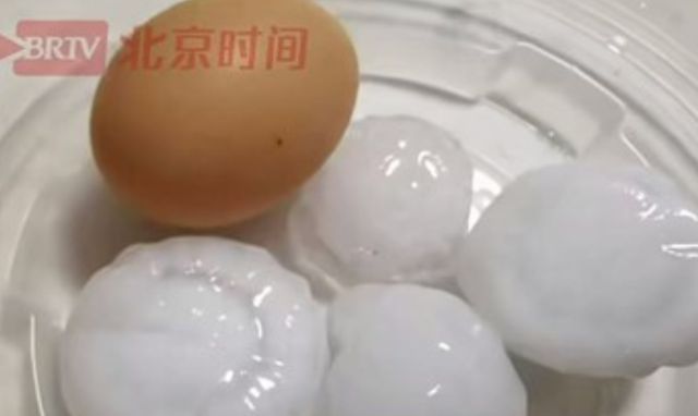 13일 중국 베이징에 쏟아진 달걀만 한 우박의 모습이다. BRTV 캡처