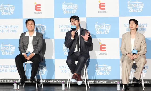 배우 류수영이 15일 오전 서울 종로구 광화문 씨네큐브에서 열린 티캐스트 E채널 예능프로그램 '류학생 어남선' 제작발표회에 참석해 취재진 질문에 답하고 있다. 뉴스1