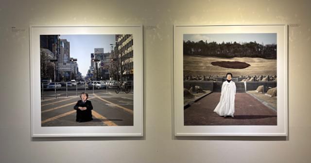 서울 인사동 갤러리 인덱스에 14일 김은주 작가의 '오월 어머니' 두 점이 나란히 걸려 있다. 김수미 기자