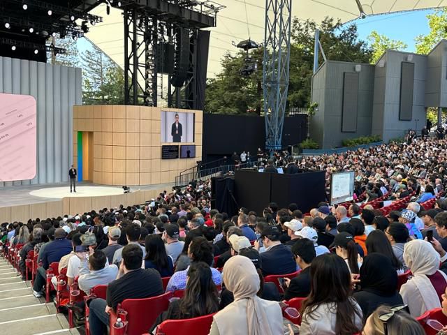 순다르 피차이 구글 최고경영자가 20일 미국 실리콘밸리 구글 본사에서 열린 연례 개발자 회의(I/O)에서 구글 검색에 인공지능 모드를 도입한다고 발표하고 있다. 실리콘밸리=이서희 특파원