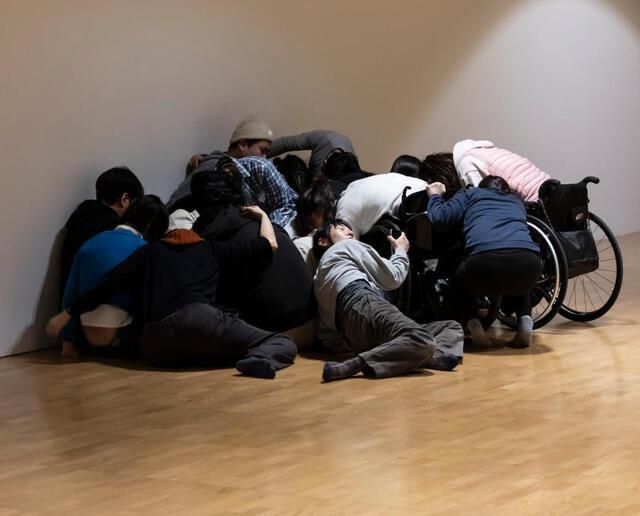 광주 국립아시아문화전당에서 진행하는 퍼포먼스 ‘안녕히 엉키기’의 한 장면. 국립아시아문화전당 제공