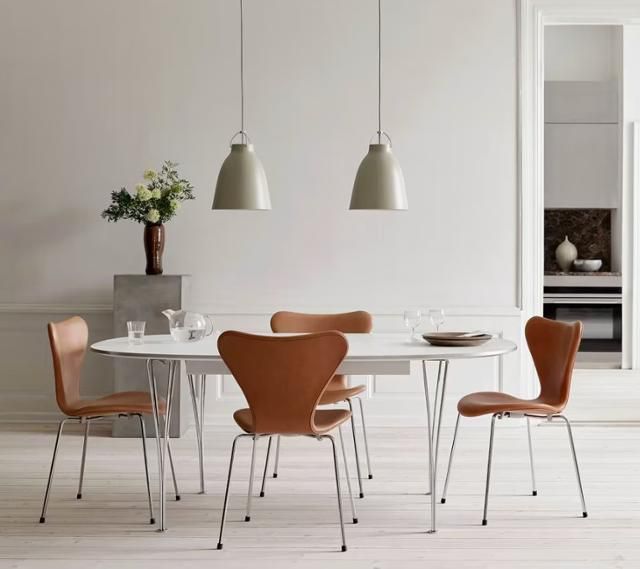 덴마크 가구업체인 프리츠한센의 식탁과 의자. 프리츠한센 홈페이지