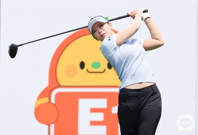 이채은이 E1 채리티오픈 최종 라운드 4번홀에서 티샷을 하고 있다. KLPGA 제공