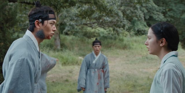 드라마 '귀궁'에서 육성재는 검서관 윤갑과 윤갑 사망 후 그의 몸에 빙의된 이무기 강철을 1인 2역으로 연기했다. SBS 캡처