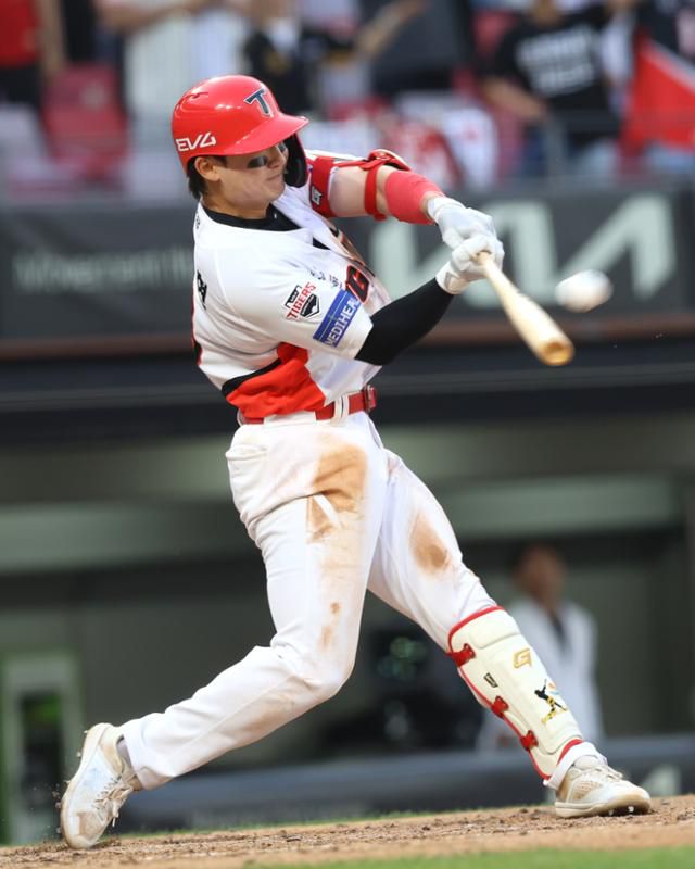 타격을 하고 있는 윤도현. KIA 제공