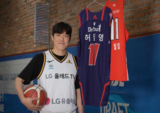 포즈를 취하고 있는 허일영. 강예진 기자