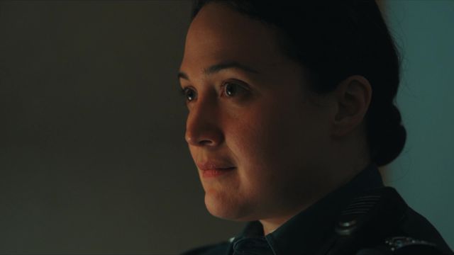 아메리칸 원주민 출신인 캠은 인도계 소녀 리나의 실종과 죽음에 관심을 갖는다. 월트디즈니컴퍼니 코리아 제공