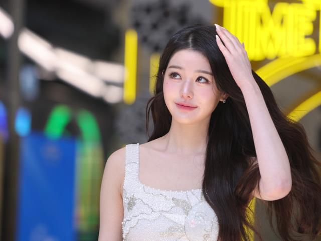 장원영이 4월 16일 서울 성동구 올리브영N 성수에서 열린 이니스프리 비타민C 트위티 에디션 팝업 포토콜에 참석하고 있다. 뉴스1