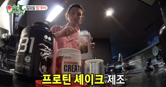 윤시윤이 알람왕에 등극했다. SBS '미운 우리 새끼' 캡처