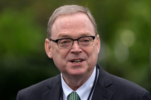 케빈 해싯 미국 백악관 국가경제위원회(NEC) 위원장이 지난달 9일 워싱턴 백악관에서 취재진 질문에 답하고 있다. 워싱턴=AP 연합뉴스