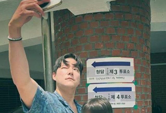 배우 최수종의 조카로 알려진 배우 조태관이 투표권이 없어 투표를 하지 못한 이유를 밝히며 화제다. 조태관 SNS