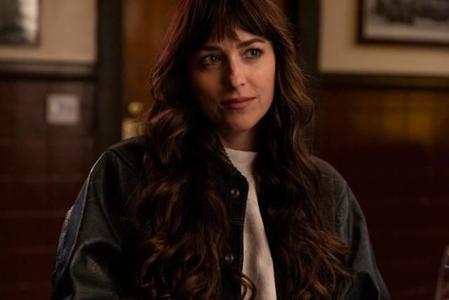 서른두 살에 성정체성 고민에 빠진 루시는 방황을 이겨내고 새로운 삶을 모색할 수 있을까. HBO 제공